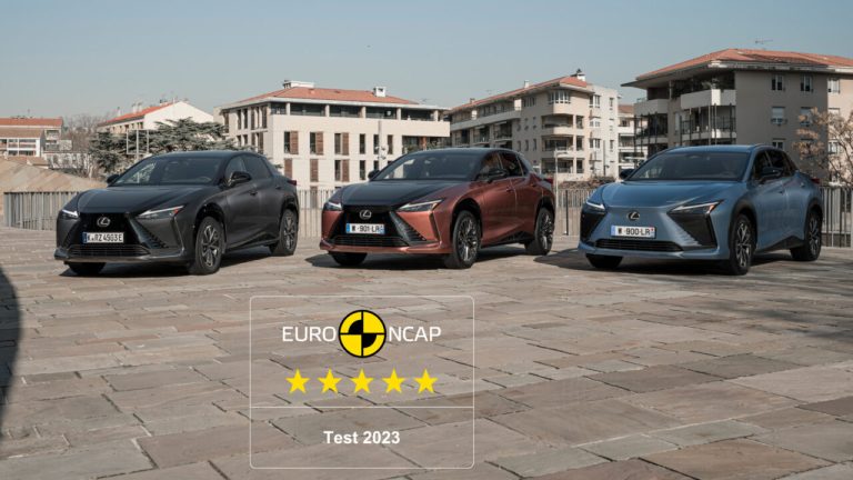 Эксперты проверили один из кроссоверов Lexus на безопасность