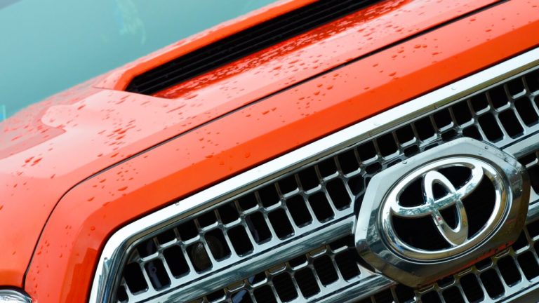 Сколько автомобилей Toyota купили во всем мире в августе. Официальная статистика