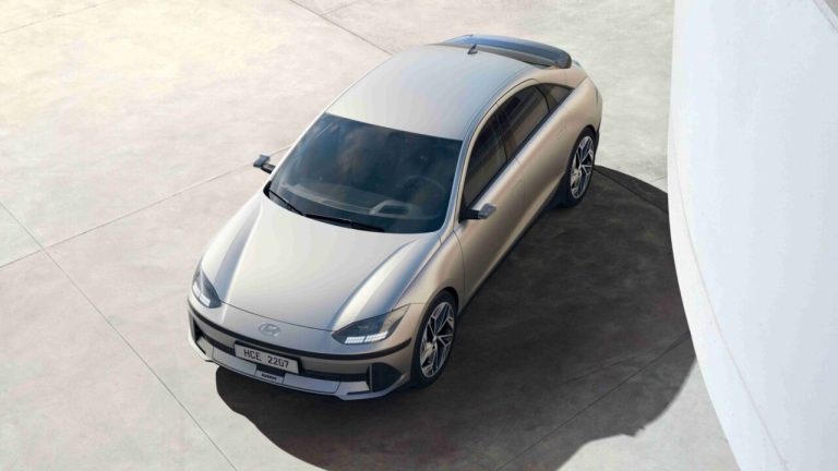 Электрический седан Hyundai провалил «лосиный тест» Электрический седан Hyundai провалил «лосиный тест»