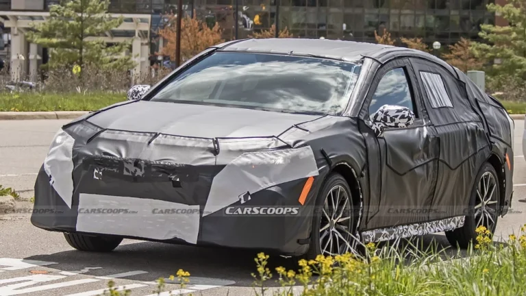 Компания Toyota вывела на дорожные испытания обновленный седан Toyota Camry Компания Toyota вывела на дорожные испытания обновленный седан Toyota Camry