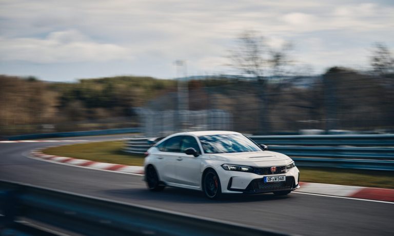 «Заряженный» Honda Civic Type R установил рекорд скорости