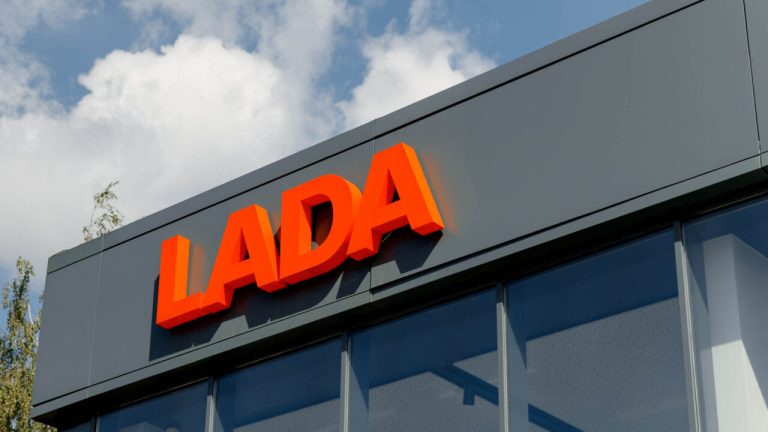 В России могут снова подорожать автомобили LADA. Комментарий АвтоВАЗа