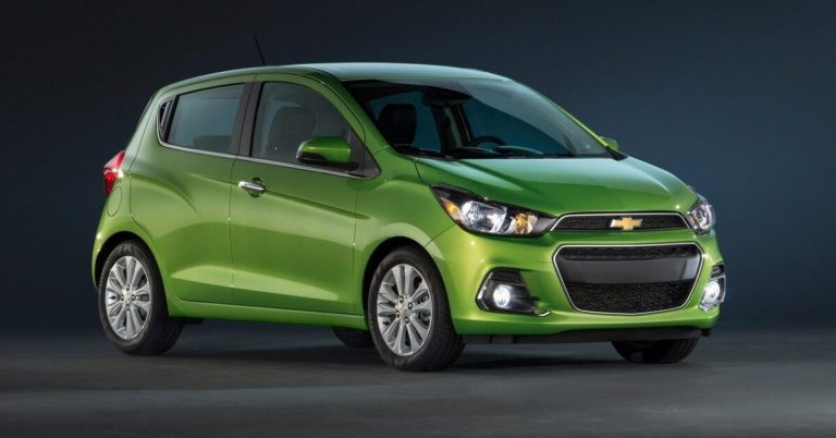 В Россию привезли дешевый хэтчбек Chevrolet, в котором нечему ломаться. Сколько он стоит