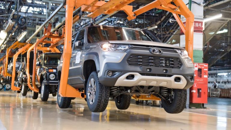 В России подешевеют отечественные автомобили. Но есть нюанс