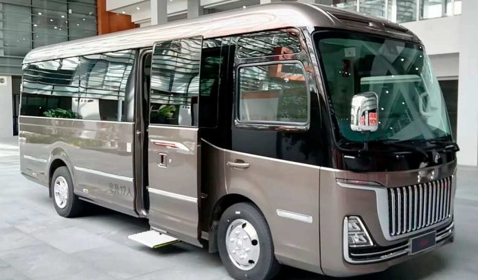 Hongqi Guoyue — роскошный автобус для развоза туристов и сотрудников фирм