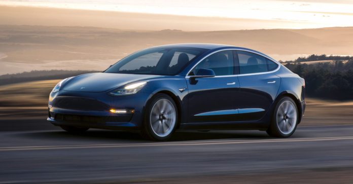 Компания Tesla сравнила расходы на электрокар и обычный автомобиль с ДВС