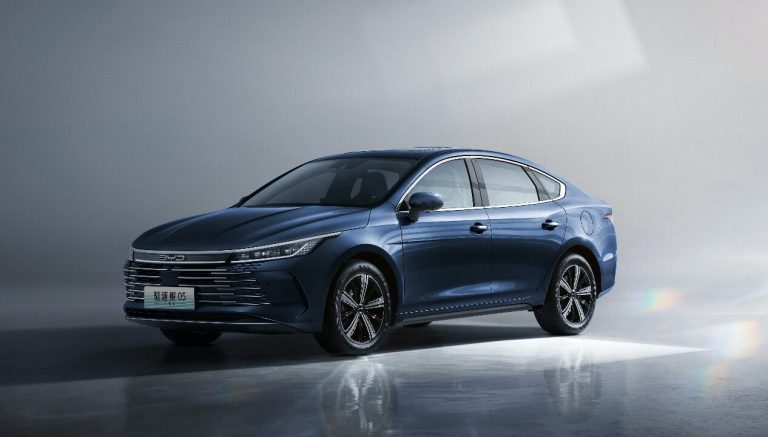 BYD выпустил новую версию гибридного седана Destroyer 05 BYD выпустил новую версию гибридного седана Destroyer 05