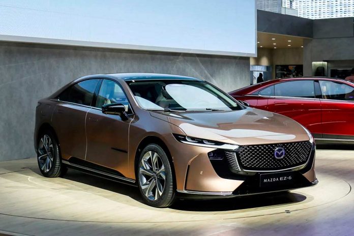 Mazda показала электрические седан EZ-7 и кроссовер Arata: их разработка ведется с Changan