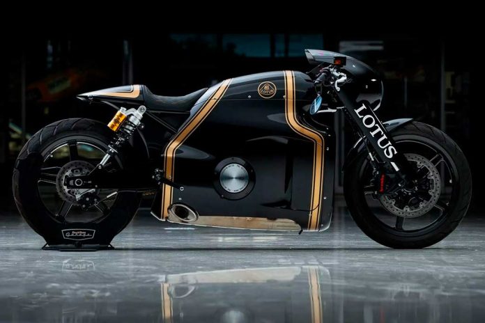 На аукцион выставили редкий байк Lotus C-01: таких в мире всего сто