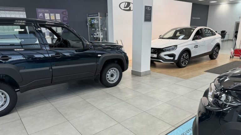 Продажи новых автомобилей в России в мае выросли почти в два раза Продажи новых автомобилей в России в мае выросли почти в два раза