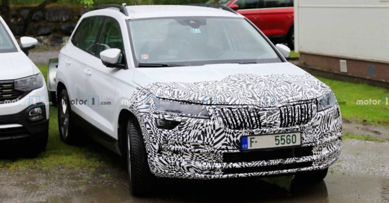 Skoda тестирует обновленный кроссовер Skoda Karoq