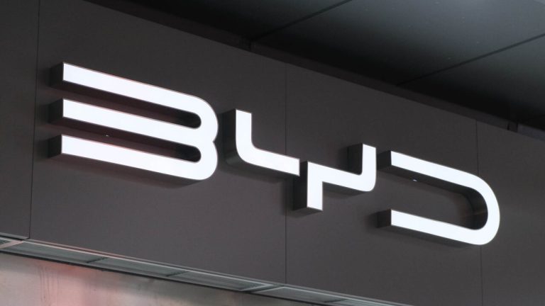 Прямой конкурент Tesla обогнал по продажам Honda и Nissan. Цифры и статистика