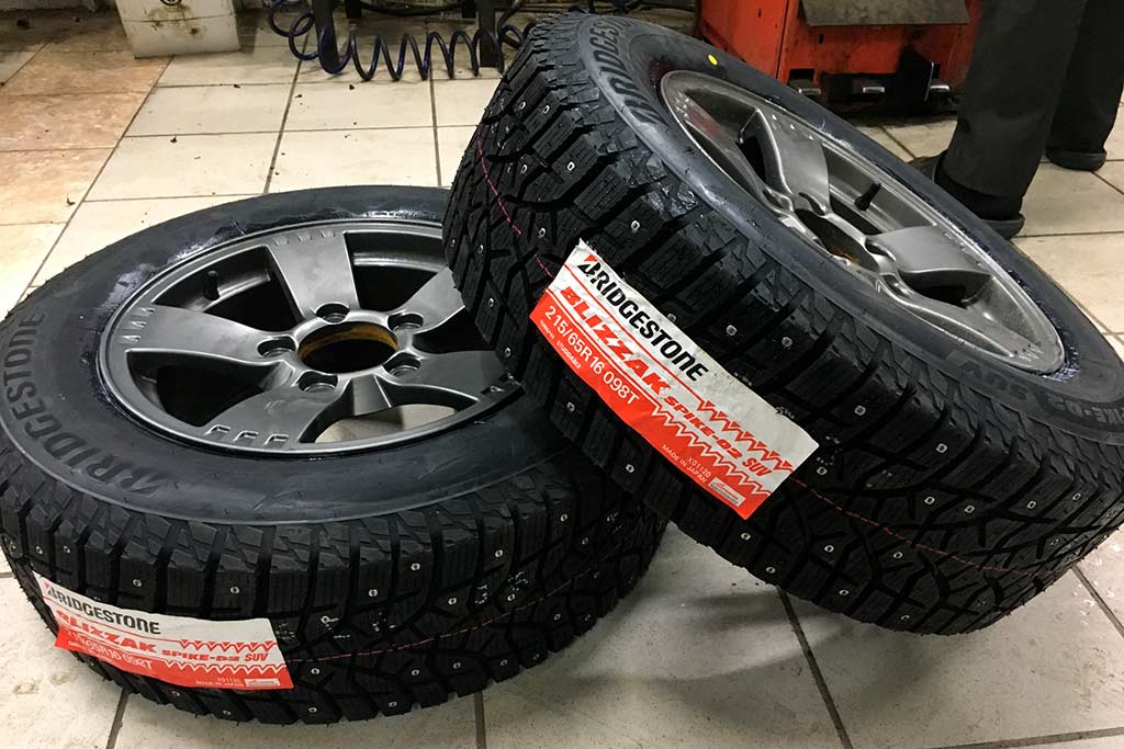 Bridgestone Blizzak Spike-02