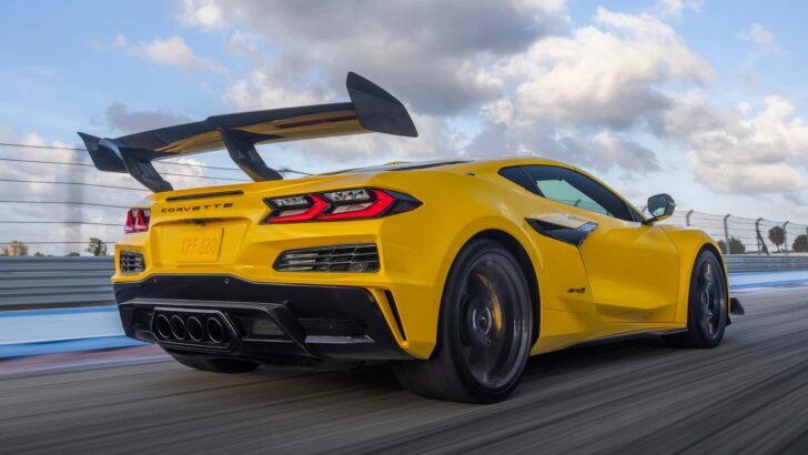 Chevrolet Corvette ZR1 2025 года с пакетом ZTK Performance