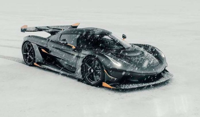 Уникальный Koenigsegg Jesko KNC Gold Leaf получил наружный декор из настоящего золота