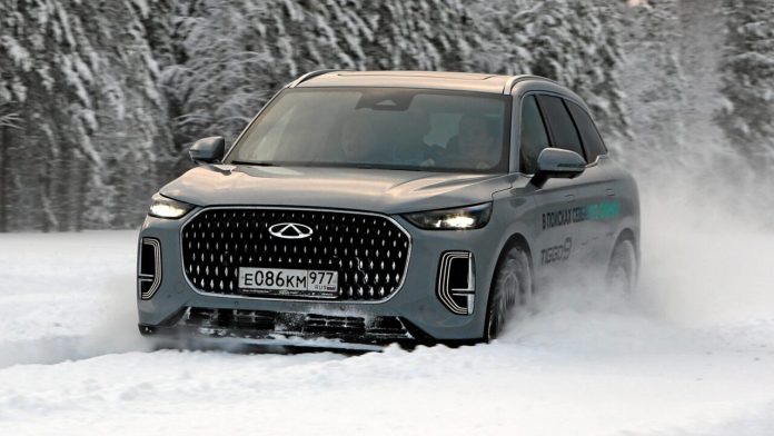 Гибридную версию лучшего кроссовера Chery испытали на морозе -37 градусов