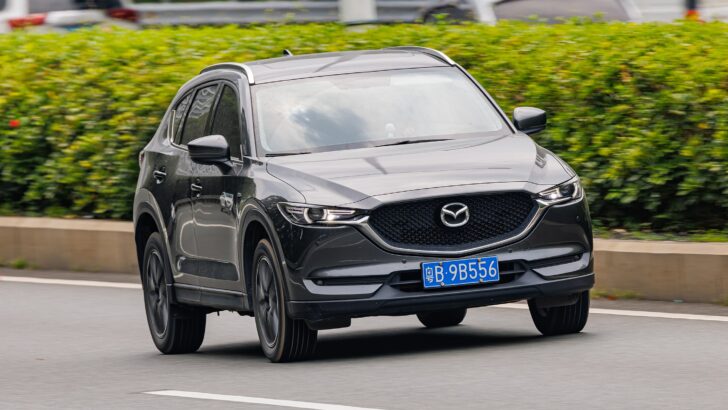 В Россию вернулся любимый кроссовер Mazda россиян. Цена приятно удивит В Россию вернулся любимый кроссовер Mazda россиян. Цена приятно удивит