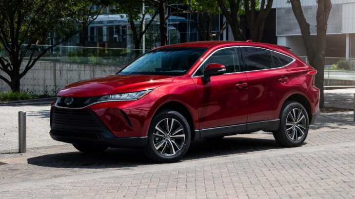 В России появился новый надежный кроссовер Toyota, который стоит дешевле «китайцев» В России появился новый надежный кроссовер Toyota, который стоит дешевле «китайцев»