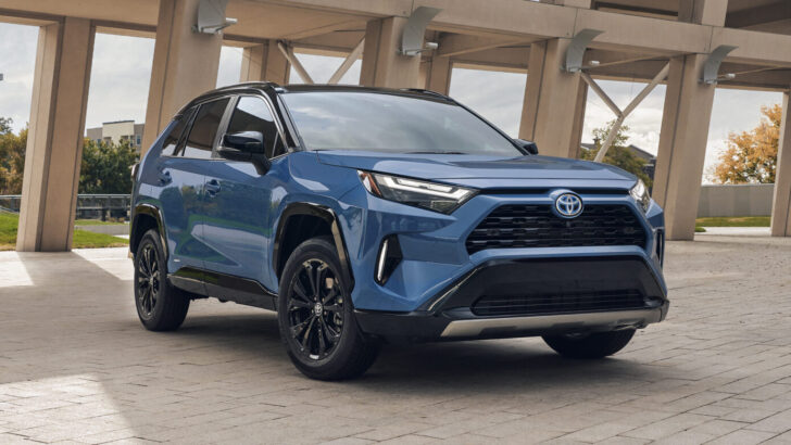 В России нашлись шесть моделей Toyota, которые можно купить с гарантией. Сколько они стоят В России нашлись шесть моделей Toyota, которые можно купить с гарантией. Сколько они стоят