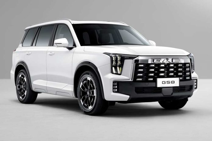 В России для кроссовера GAC GS8 стала доступна новая топ-версия GX Traveller