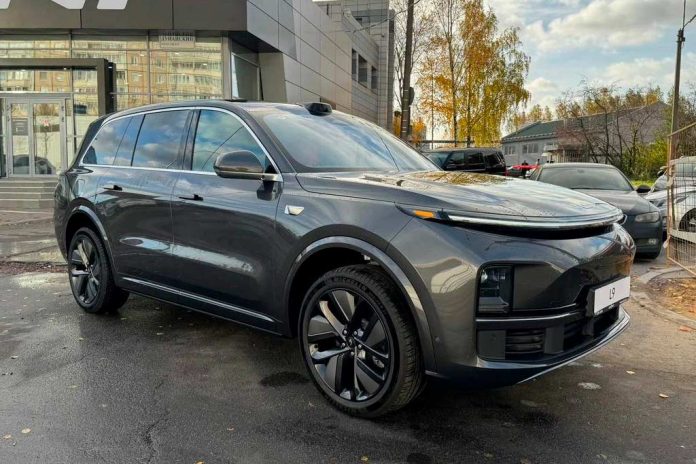 В конце 2025 года в России начнутся официальные продажи кроссоверов Li Auto