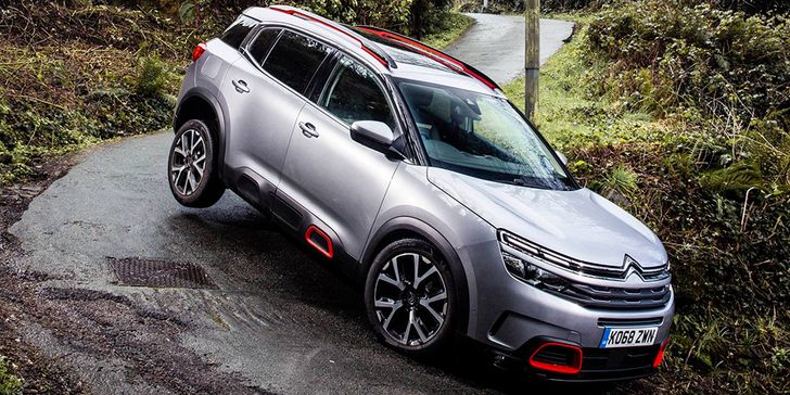 Citroen C5 AirCross спустился по самой крутой улице в мире Citroen C5 AirCross спустился по самой крутой улице в мире