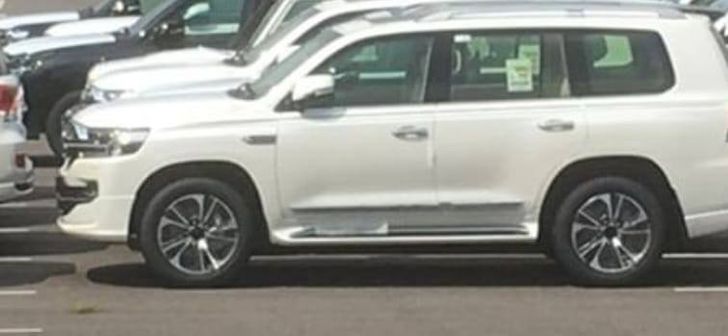 В Японии рассекречен обновленный Toyota Land Cruiser 200 В Японии рассекречен обновленный Toyota Land Cruiser 200