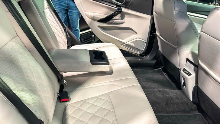 Интерьер LADA Aura Интерьер LADA Aura