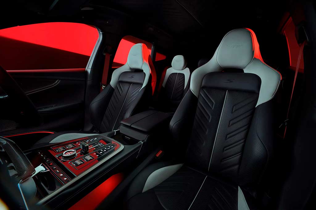 Aston Martin DBX S
