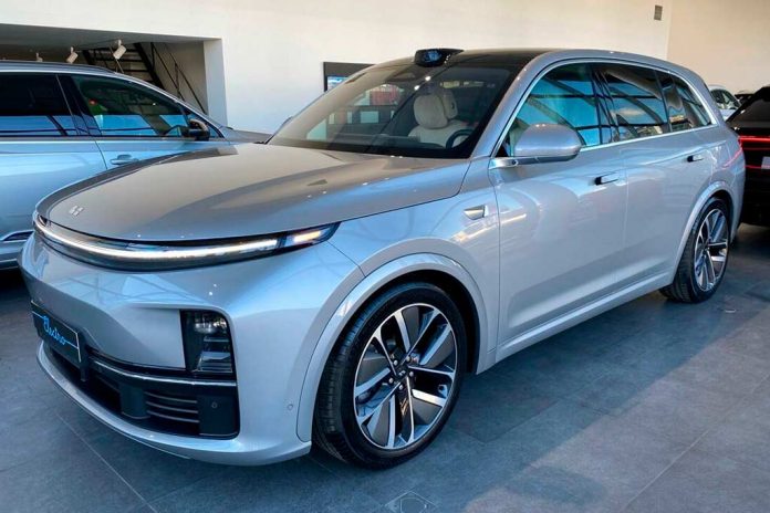 Российским владельцам моделей Li Auto предложили легализовать «серые» авто