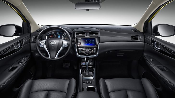 Интерьер Nissan Tiida Интерьер Nissan Tiida