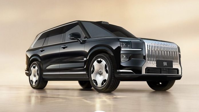 Cullinan and Komendant, move over: Zeekr, popular with Russians, has unveiled a new luxury SUV