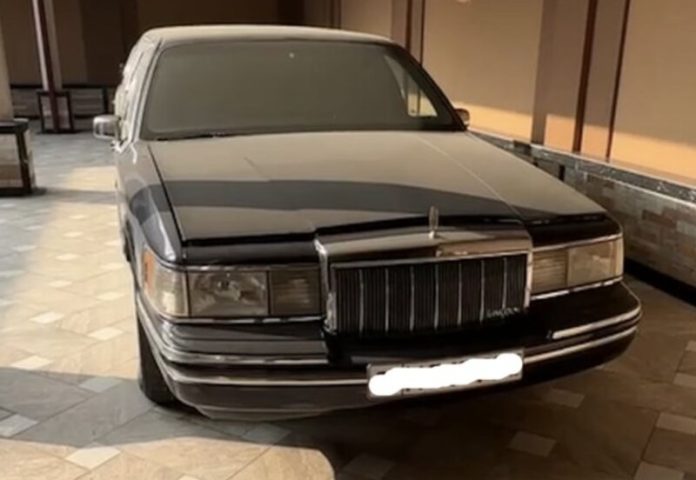 Lincoln of the President of Uzbekistan put up for sale in Yamal. The car was photographed
