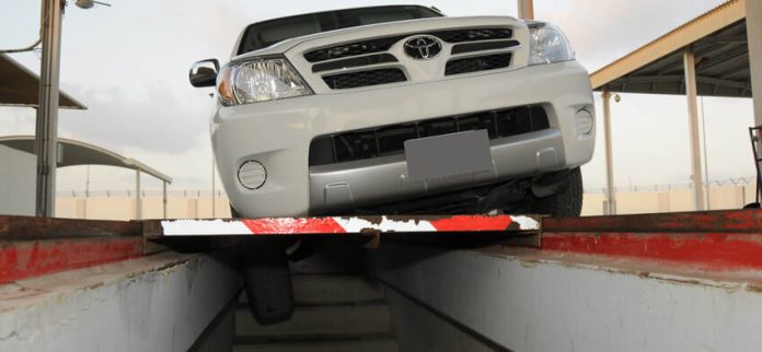 Car repair without an inspection pit