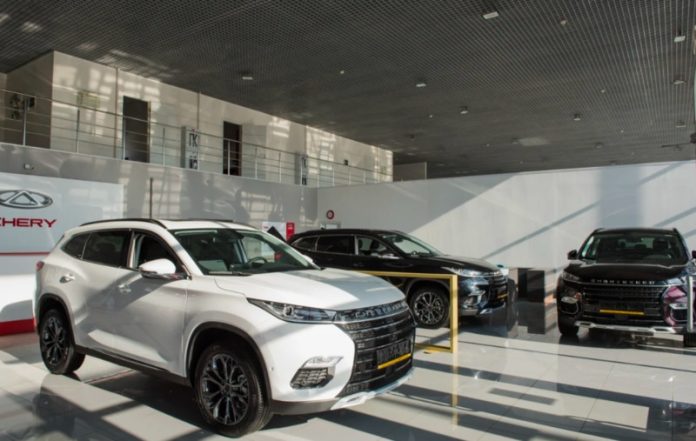 Dealers named reasons for threefold difference in prices for cars in China and Russia