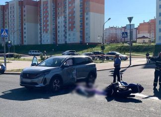 Motorcyclist crashes into Peugeot as it leaves residential area. Video of fatal collision – Auto Online