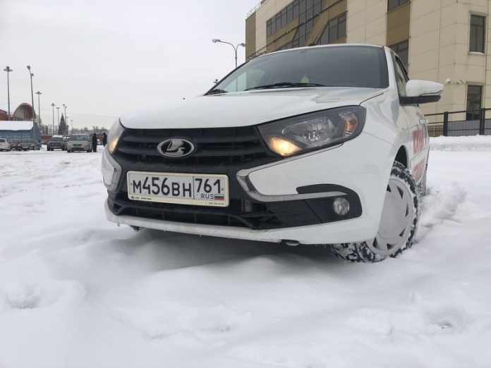 Testing Michelin X-Ice Snow winter tires on the editorial Lada Granta