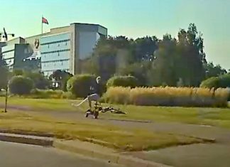 Riding in a cast, caught a wobble and crashed into a support. A guy on a scooter got into trouble – Auto Onliner