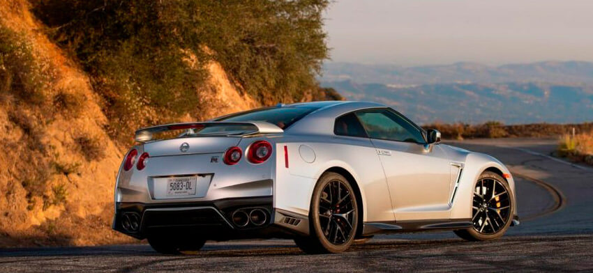 Фото Nissan GT-R 2019 года