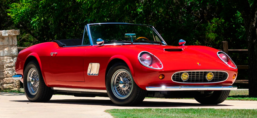 Фото самого старого шикарного автомобиля Ferrari 250 GT вид сзади