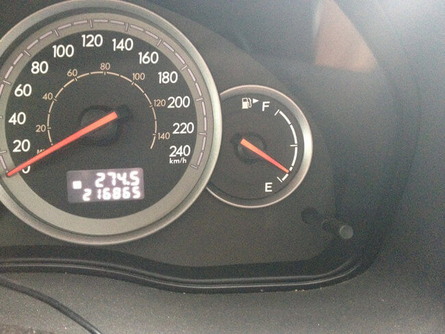 На какой стороне авто находится бак? фото