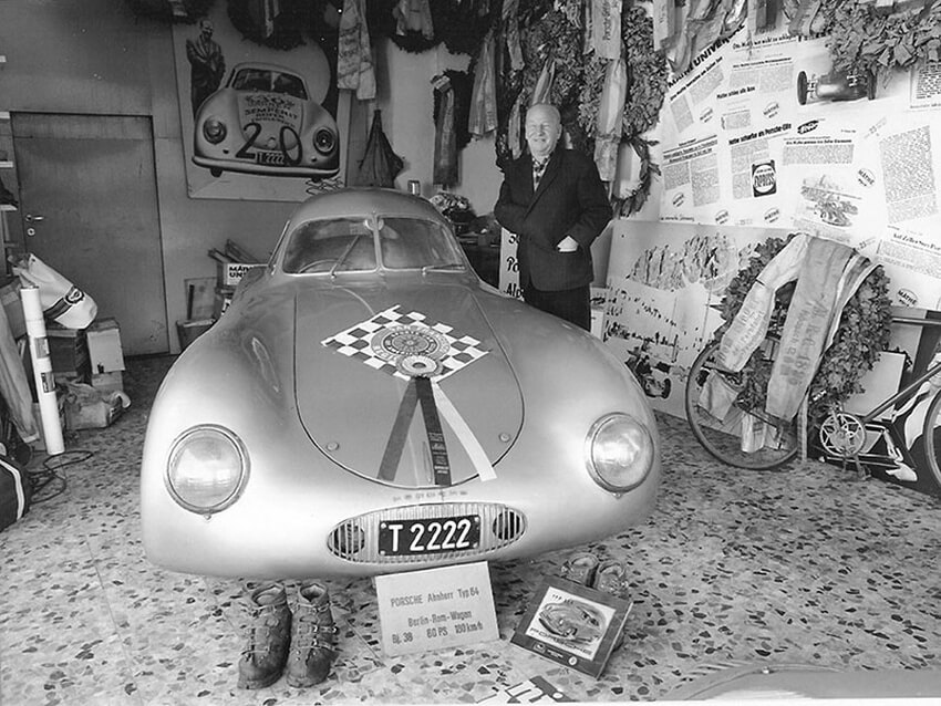 Фото самого старого в мире Porsche