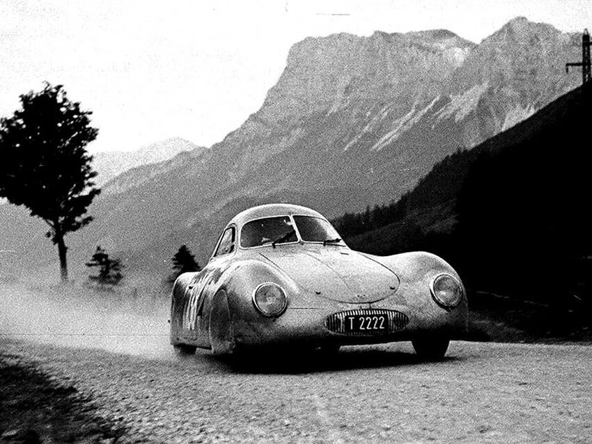 Фото самого старого в мире Porsche