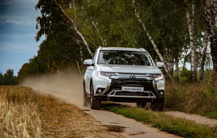 Mitsubishi Outlander: SV – seven-seater wagon