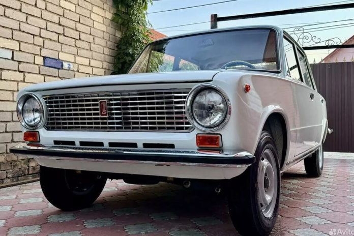 Expert Tselikov: In the 90s, foreign cars quickly overtook the Zhiguli in popularity.