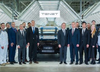 Мантуров: 11 из 13 брошенных иностранцами автозаводов возобновили работу