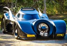 A Batmobile with machine guns has been put up for auction in the US. A Batmobile with machine guns has been put up for auction in the US.