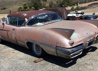 A rare Cadillac Eldorado sat for a long time in the Nevada desert: the car was captured in a photo. A rare Cadillac Eldorado sat for a long time in the Nevada desert: the car was captured in a photo.
