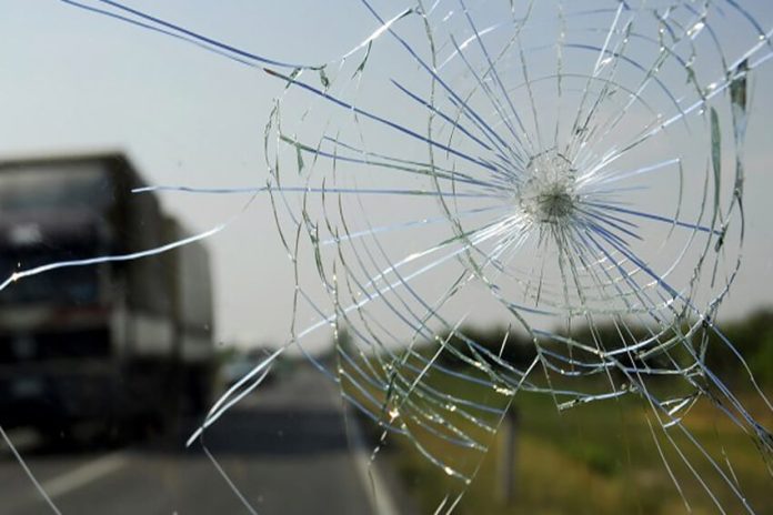 Stopping Windshield Cracks – 4 Effective Ways