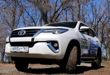 Toyota Fortuner: Kneading Mud on the Tractor Racing Track Toyota Fortuner: Kneading Mud on the Tractor Racing Track